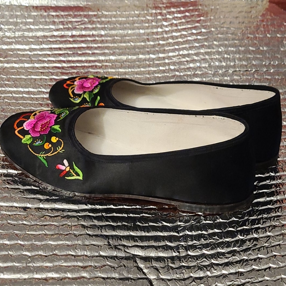 New💥 Handmade 步嬴齋綉花鞋 - Picture 7 of 8